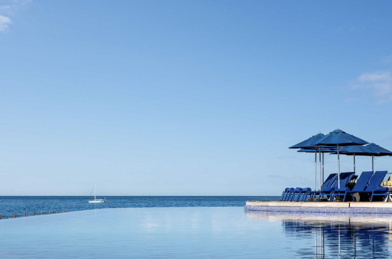 De infinitypool bij Marina Suites op Gran Canaria